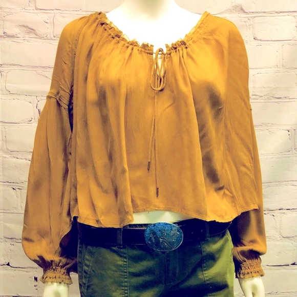 Free People Tops - NEW FREE PEOPLE AUTHENTIC PEASANT STYLE FLOWY TOP.  CAN BE WORN 2 WAYS